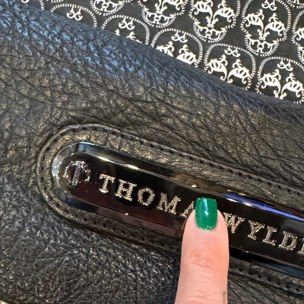 Thomas Wylde Black Textured Clutch with charcoal/pewter rhinestone skull - Picture 12 of 13